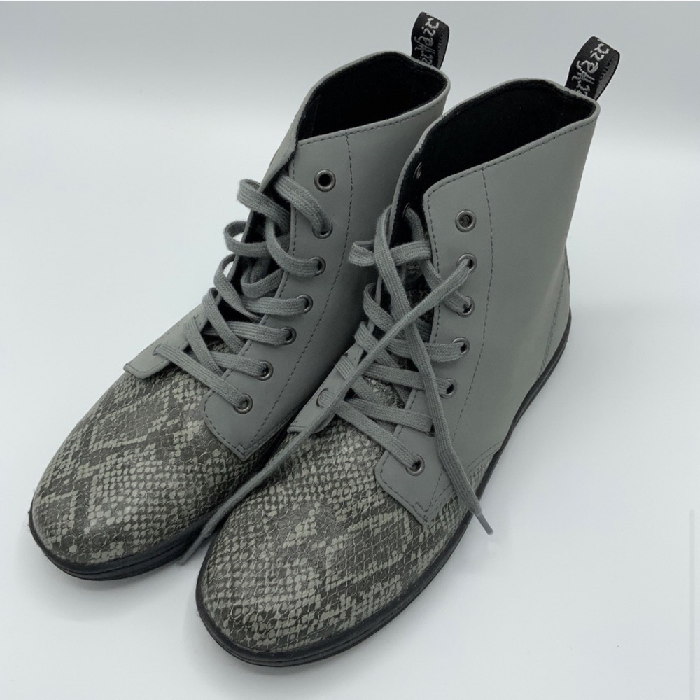 Dr.Martens Leyton Boots